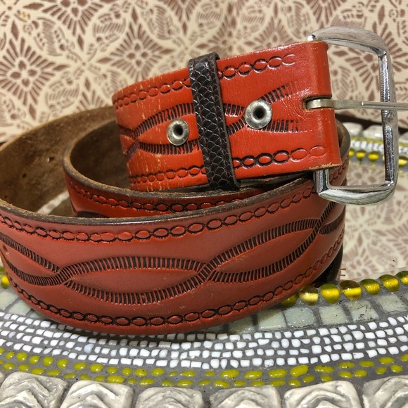Women embossed leather belt sz M- 41 in main image 4